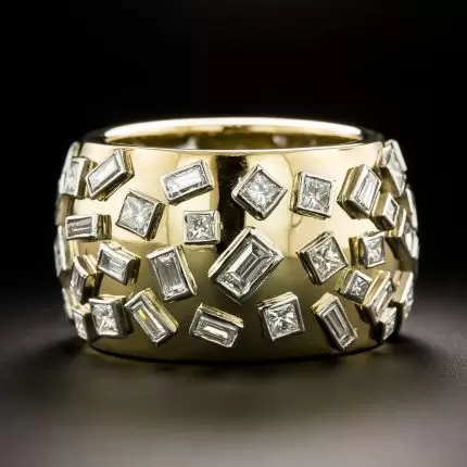 Ring with many glass crystal elements