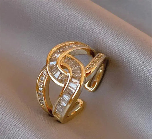 Anillo elegante anudado
