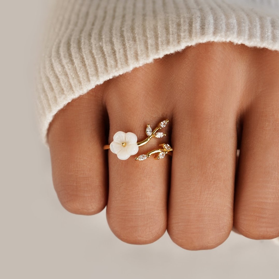 Gold floral and leaf open ring