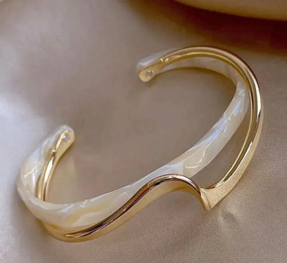 1+1 Offer: White opal elegant golden bracelet